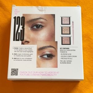 Wet n Wild Edit in Light Layers Highlighter Powders with Brush, NIB